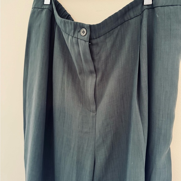 High-Rise Wide-Leg Pants in sage Green - Picture 6 of 11